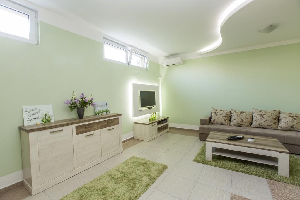 Apartments Aleksandra พอดโกริกา ห้อง รูปภาพ